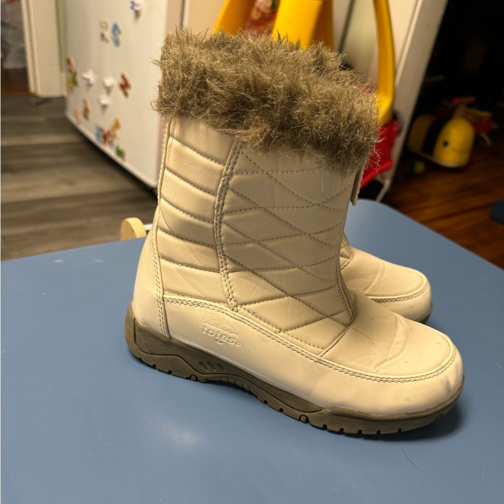Totes Beige Quilted Snow Boots